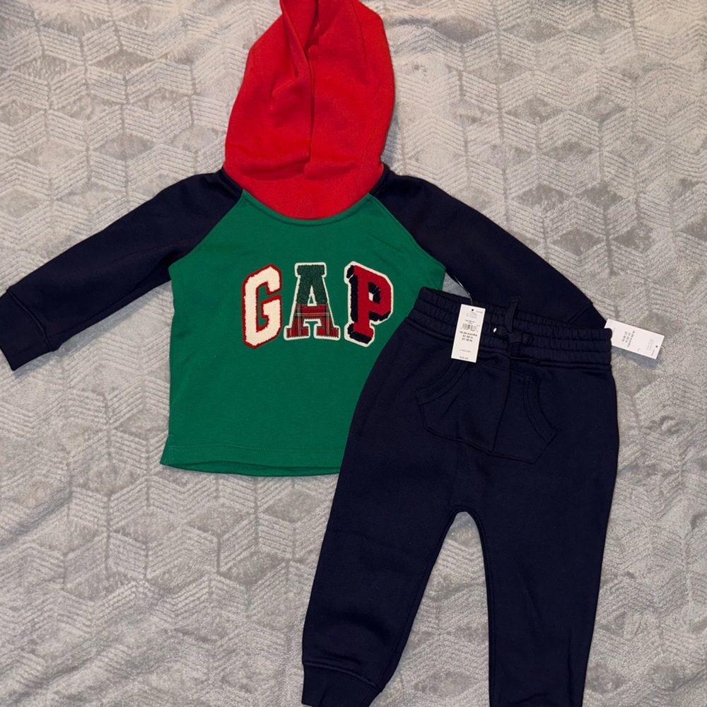 New Infant Gap Sweatsuit